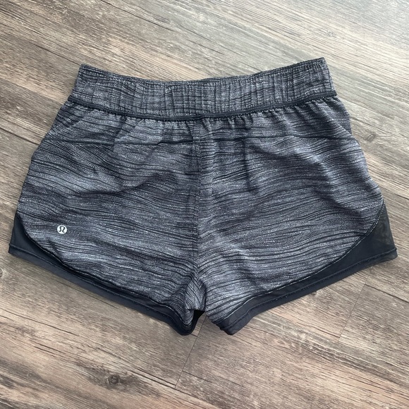 lululemon athletica Pants - Lululemon Two with One Short (Reversible 3”)